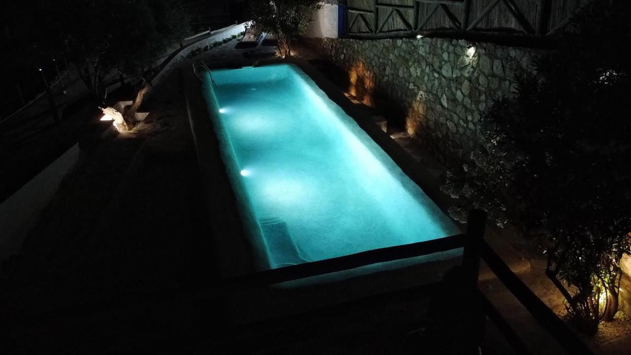 Villa For 4 With A Private Pool & Garden Bedar Ngoại thất bức ảnh
